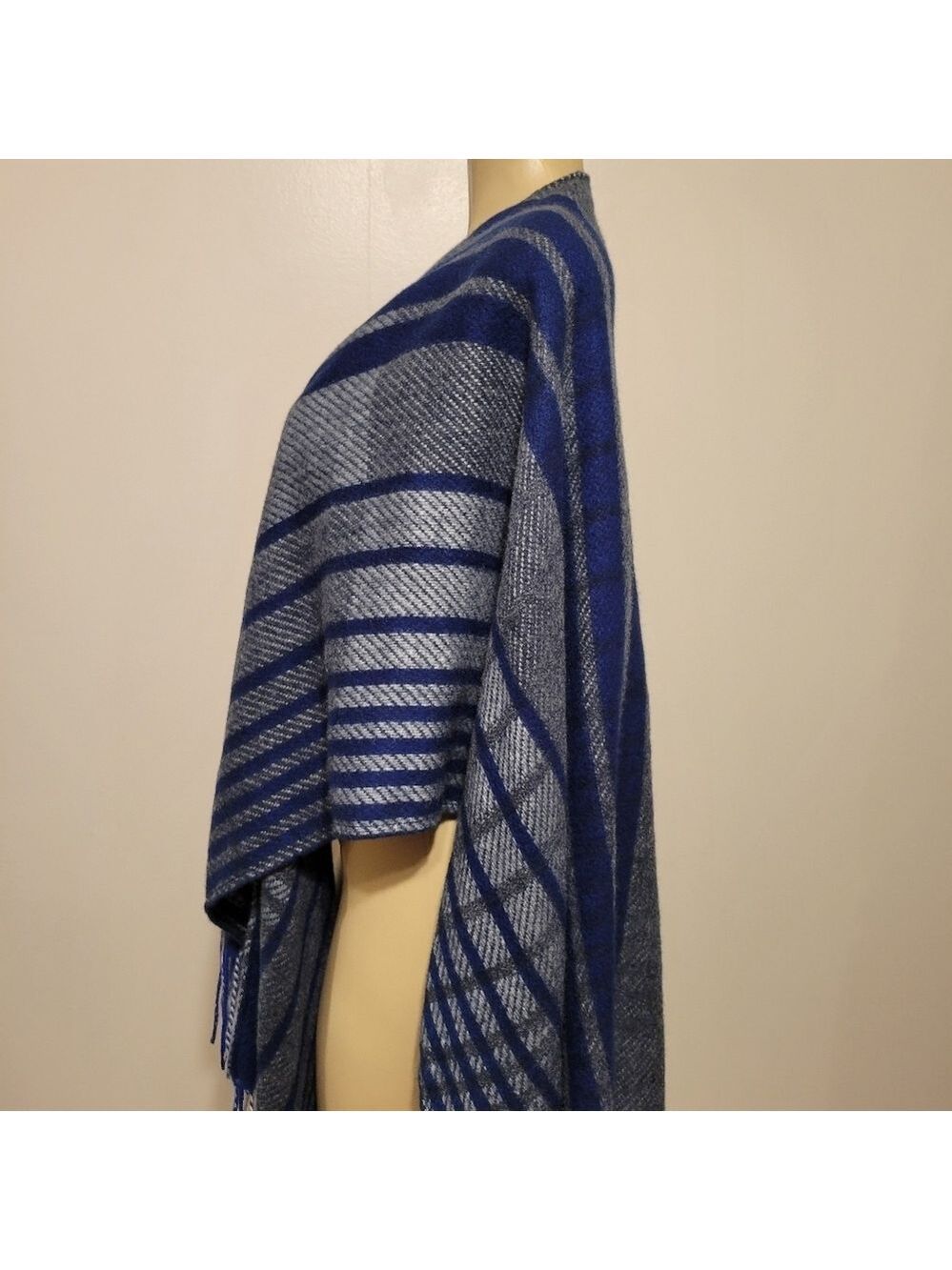 Woolrich Poncho Onesize Blue Shawl Rodeo Winter Farm Mountians Aztec - Picture 4 of 7